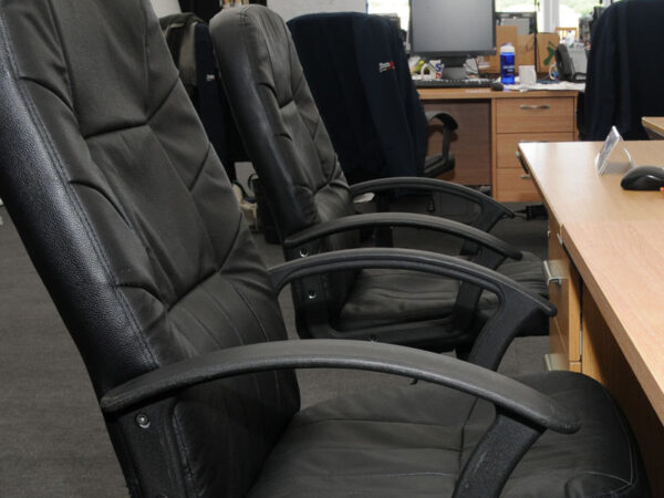 15017 executive chair hire