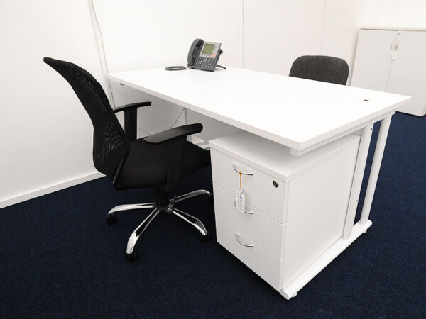 15016M mesh swivel office chair hire